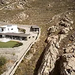 Daedalus - Luxe Hilltop Escape With Infinity Pool, Jacuzzi & Panoramic Sea Views Elia (Mykonos)